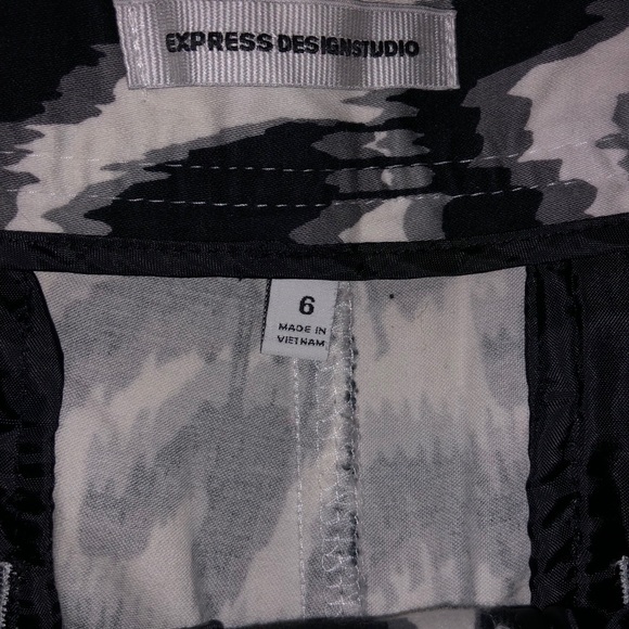 Express women’s shorts.  Size 6 - Picture 3 of 4
